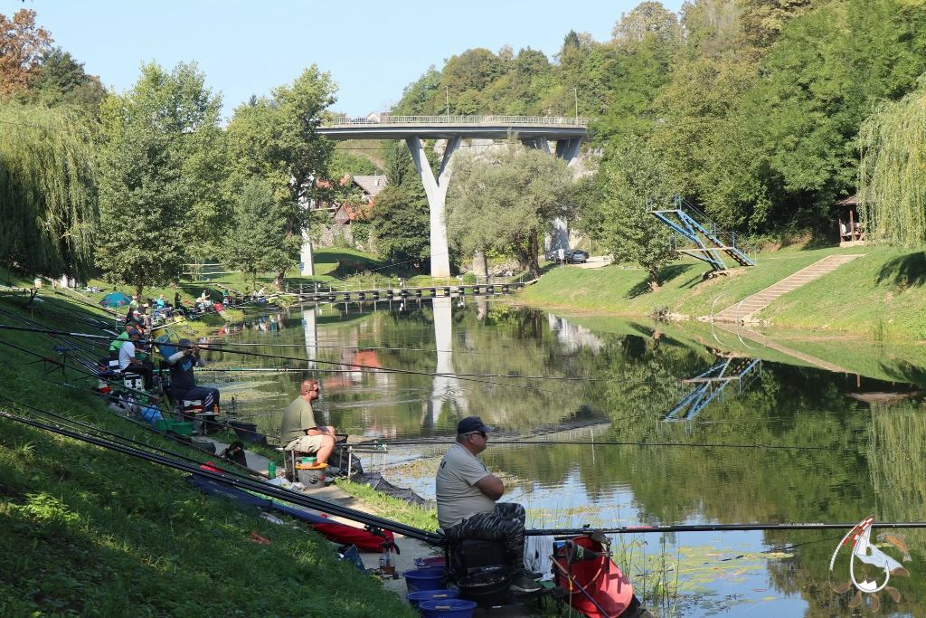 Kup grada Slunja u lovu ribe udicom na plovak
